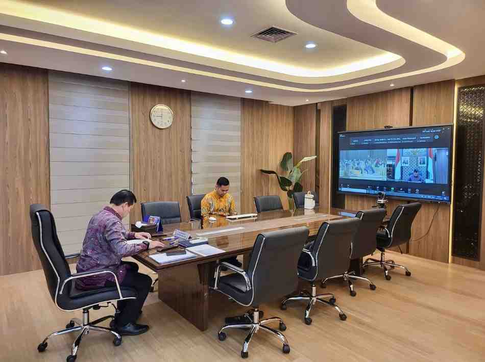 Pj Gubernur Sumsel, Eelen Setiadi memimpin rakor secara virtual, Selasa (12/11/2024). Foto: Humas Pemprov SUmsel.