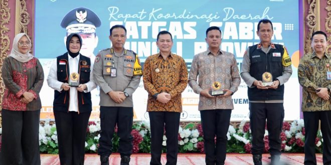 Pj Gubernur Sumsel, Elen Setiadi saat membuka Rapat Koordinasi (Rakor) Satgas Saber Pungli Provinsi Sumsel di Griya Agung Palembang, Jumat (22/11/2024) pagi. Foto: Humas Pemprov Sumsel.