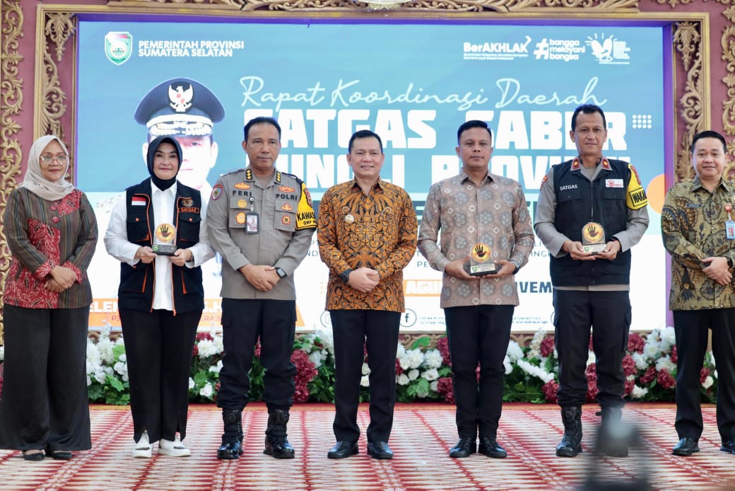Pj Gubernur Sumsel, Elen Setiadi saat membuka Rapat Koordinasi (Rakor) Satgas Saber Pungli Provinsi Sumsel di Griya Agung Palembang, Jumat (22/11/2024) pagi. Foto: Humas Pemprov Sumsel.