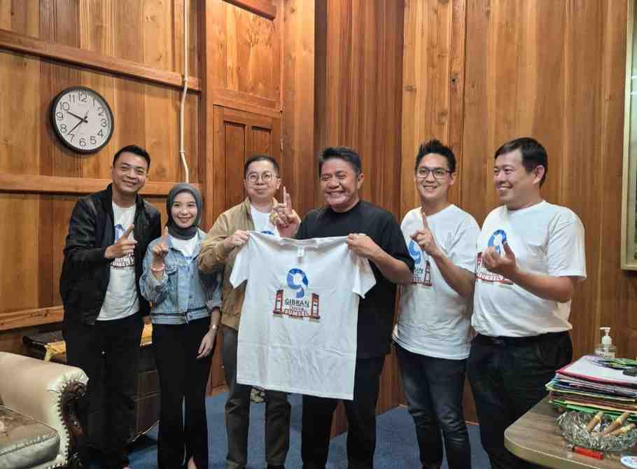 Anggota Gibran Center yang bersilaturrahim ke Cagub Herman Deru. Foto: Tim HD