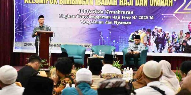 Kepala Kantor Wilayah Kemenag Provinsi Sumsel H. Syafitri Irwan saat membuka rakor KBIHU se-Sumsel, Kamis (28/11/2024). Foto: Sumselheadline/Pitria.