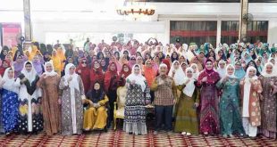 Penjabat (Pj) Ketua Tim Penggerak (TP) Pemberdayaan Kesejahteraan Keluarga (PKK) Provinsi Sumatera  Selatan (Sumsel) Melza Elen Setiadi bersama anggota TPKK Sumsel saat pengajian bulanan, Jumat (15/11/2024). Foto: Humas Pemprov Sumsel.