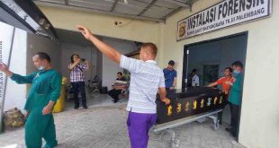 Jenazah Wo Hau, korban kecelakaan speedboat saat di RS Bhayangkara. Foto: Sumselheadline/Ela.