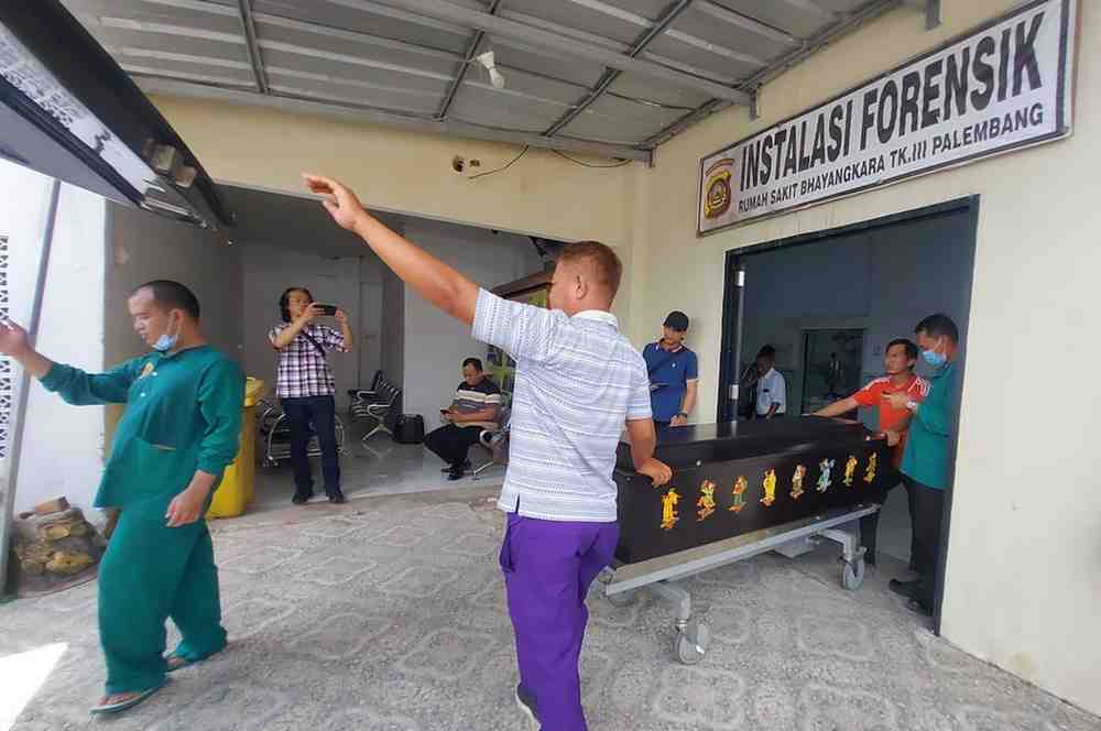 Jenazah Wo Hau, korban kecelakaan speedboat saat di RS Bhayangkara. Foto: Sumselheadline/Ela.