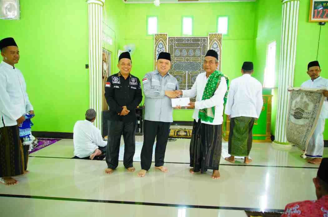 Pj Bupati Muba, Sandi Fahlepi saat Safari Jumat di Masjid di Lalan, Jumat (15/11/2024). Foto: Kominfo Muba.