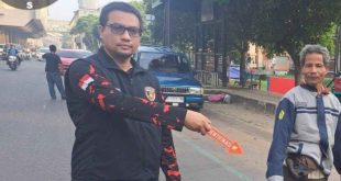 Petugas yang melakukan olah TKP atas kejadian penjambretan di Jakabaring Palembang, Rabu (6/11/2024). Foto: Sumselheadline/Ela.