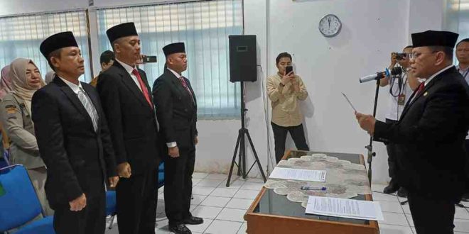 Tiga pimpinan Perumda Pasar Palembang Jaya dilantik, Selasa (26/11/2024). Foto: Sumselheadline/Pitria.