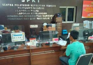Hermawan (40) melapor ke Polrestabes Palembang, mengaku ditipu saat mau beli mobil, Selasa (5/11/2024). Foto: Sumselheadline/Ela.