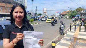 Yolawati (27), korban jambret di atas Jembatan Musi 6 Palembang, Jumat (8/11/2024). Foto: Sumselheadline/Ela.