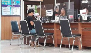Siti melalapor ke Polrestabes Palembang, karena dianiaya kakak kandungnya, Jumat (1/11/2024). Foto: Sumselheadlne/Ela.