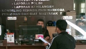 Julian melapor ke Polrestabes Palembang karena ditipu talangi orderan fiktif, Selasa (12/11/2024). Foto: Sumselheadline/Ela.