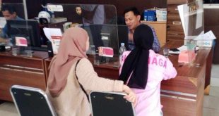 Nicky yang melapor ke Polrestabes Palembang, Sabtu (16/11/2024). Foto: Sumselheadline/Ela.
