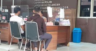 Michel Pranki Boy (26) melapor hilangnya sepeda motor, Kamis (28/11/2024). Foto: Sumselheadline/Ela.