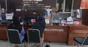 May melapor ke Polrestabes Palembang karena hilang dua unit motor, Senin (25/11/2024). Foto: Sumselheadline/Ela.