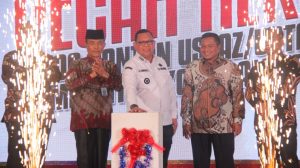 Pj Walikota Palembang, A Damenta launching aplikasi KLIK dan buku berisis 5.300 pantun, Kamis (21/11/2024). Foto: Kominfo Palembang.