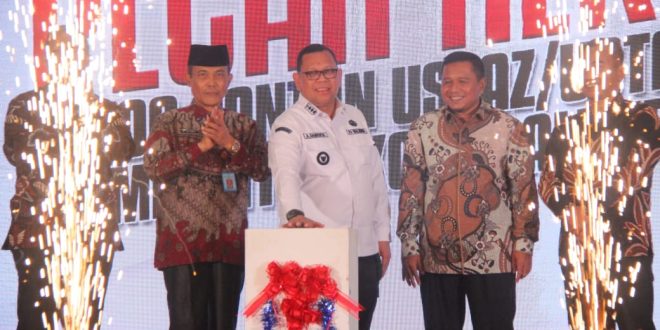 Pj Walikota Palembang, A Damenta launching aplikasi KLIK dan buku berisis 5.300 pantun, Kamis (21/11/2024). Foto: Kominfo Palembang.