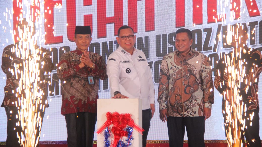 Pj Walikota Palembang, A Damenta launching aplikasi KLIK dan buku berisis 5.300 pantun, Kamis (21/11/2024). Foto: Kominfo Palembang.