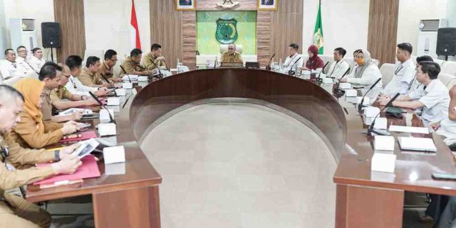 Sekda Muba, Apriyadi menerima kunjungan tim BPK perwakilan Sumsel, Senin (18/11/2024). Foto: Kominfo Muba.