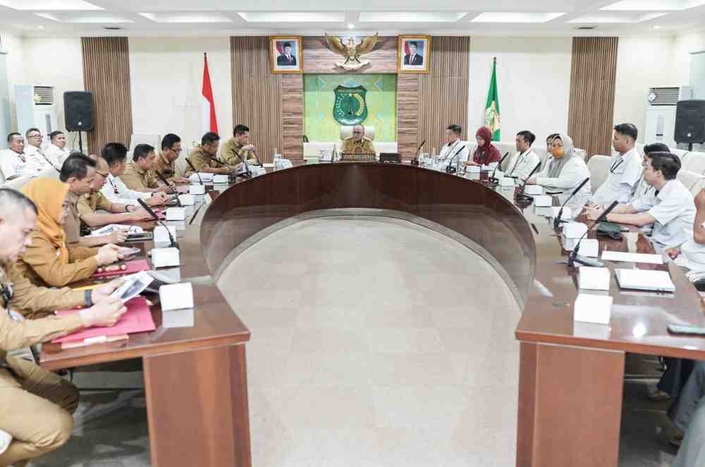 Sekda Muba, Apriyadi menerima kunjungan tim BPK perwakilan Sumsel, Senin (18/11/2024). Foto: Kominfo Muba.