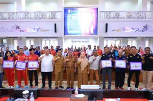 Suasana pemberian bonus bagi para pelatih atlet berpretasi di Kota Palembang, Senin (11/11/2024). Foto: Kominfo Palembang.