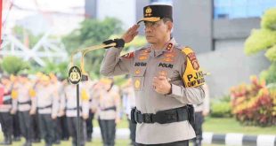 Kapolda Sumsel, Irjen Pol Andi Rian R Djajadi memimpin apel pasukan di Mapolda Sumsel, untuk persiapan pengamanan dan pengawalan tahap pemungutan dan penghitungan suara Pilkada serentak 2024. Foto: Dok Humas Polda Sumsel.