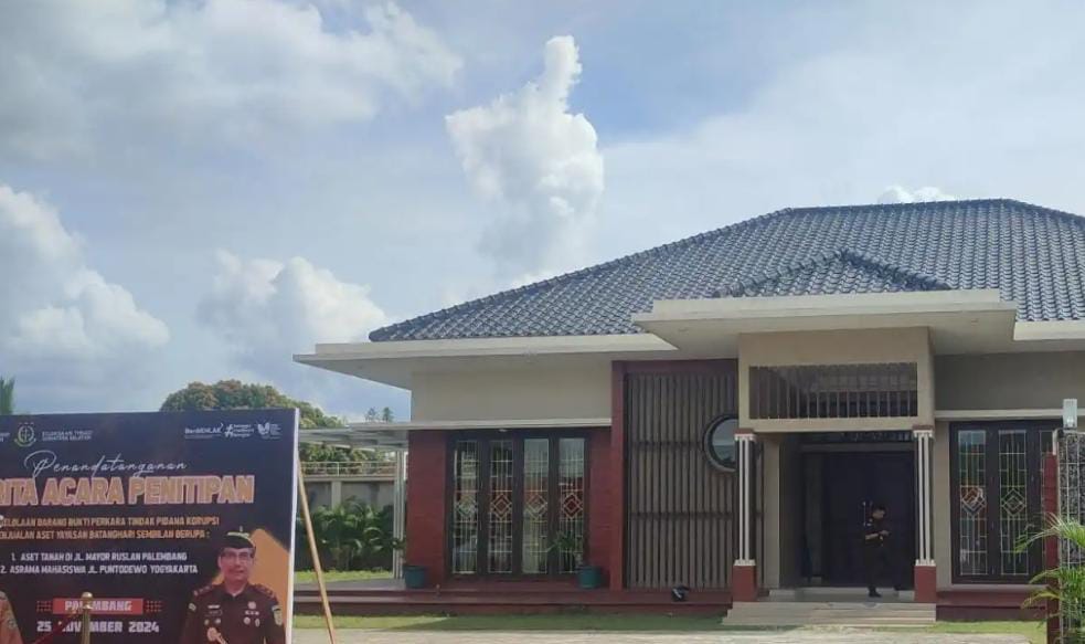 Rumah mewah dan tanahnya dititipkan penyidik Kejaksaan Tinggi Sumsel kepada Pemprov, karena terkait kasus penjualan aset yayasan. Foto: Dok Kejaksaan.