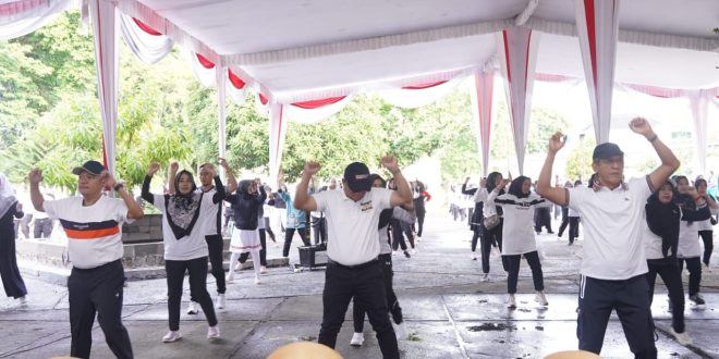 Senam bersama dalam rangka HUT RSUD Sekayu, Jumat (22/11/2024). Foto: Kominfo Muba.