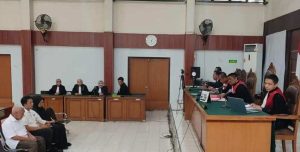 Sidang kasus izin tambang batubara di Lahat, para terdakwa yang mengajukan eksepsi, Senin (18/11/2024). Foto: Sumselheadline/Ela.