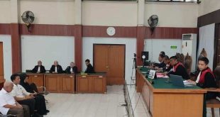 Sidang kasus izin tambang batubara di Lahat, para terdakwa yang mengajukan eksepsi, Senin (18/11/2024). Foto: Sumselheadline/Ela.