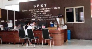 Rusmini, asisten rumah tangga, melapor penganiyaan dirinya terkait uang paslon Pilkada, Sabtu (30/11/2024). Foto: Sumselheadline/Ela.