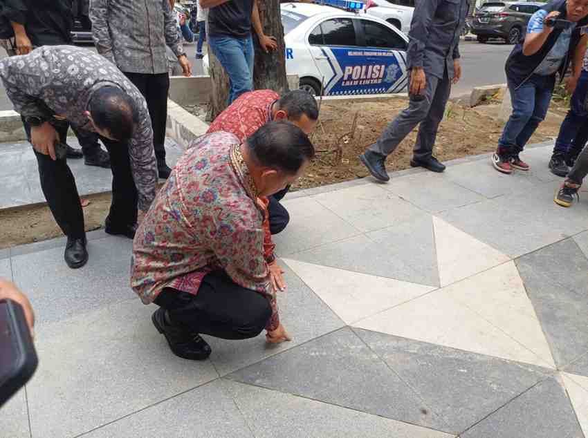 Mendagri, Tito Karnavian saat meninjau sarana joking di Kambang Iwak Palembang, Jumat (1/11/2024). Foto: Sumselheadline/Pitria.