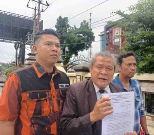Kuasa hukumnya Muhammad Yusuf Amir, SH, MH, didampingi Hamdani selaku Wakil Sekretaris MPW PP Sumsel. Foto: Sumselheadline/Ela.