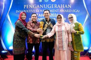Pemerintah Kota Palembang meraih penghargaan Innovative Government Award (IGA) Tahun 2024, kategori Kota Terinovatif se Indonesia, yang digelar Kementerian Dalam Negeri, Kamis (5/12/2024). Foto: Kominfo Palembang.