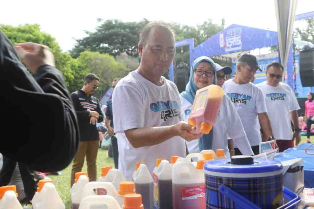 Sekda Muba, Apriyadi di sela senam dan launching Gebyar QRIS di halaman Pemkab Muba. Foto: Kominfo Muba.
