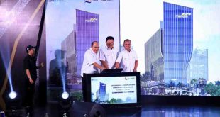 Sekretaris Daerah (Sekda) Provinsi Sumsel Drs H Edward Candra MH, meresmikan  Groundbreaking Gedung Mandiri Financial Center Palembang, di Lapangan Parkir Bank Mandiri KCP Palembang, A. Rivai, Jumat (27/12/2024) pagi. Foto: Humas Pemprov Sumsel.
