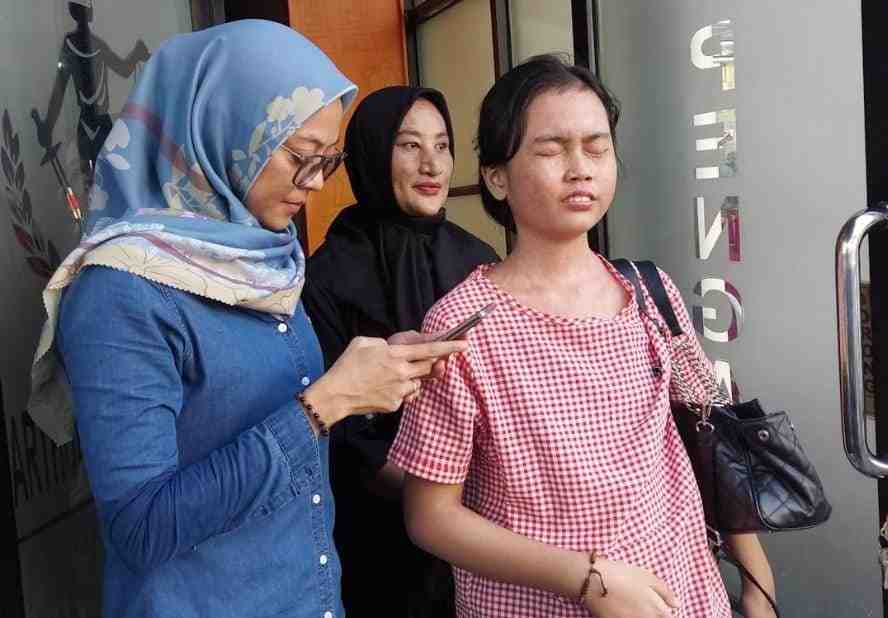 Kondisi korban yang kini buta, akibat kasus malapraktek oknum bidan di Palembang. Foto: IST