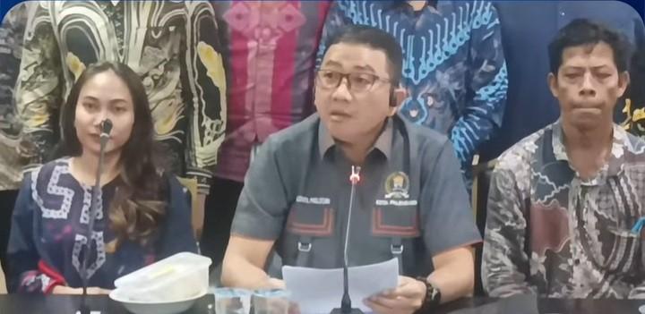 Syaiful Padil, anggota DPRD Palembang, yang memediasi perselisihan antara dokter Tata dan penemu Hp-nya, Herman., Jumat (27/12/2024). Foto: screenshot IG Syiafulpadli.