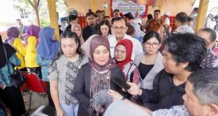 Wakil Ketua Komisi VII DPR RI Chusnunia Chalim dan tim saat meninjau desa wisata kampung pangan inovatif Kelurahan Plaju, Palembang, Minggu (7/12/2024). Foto: Humas Pemprov Sumsel.