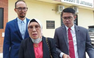 Hj Titis Rachmawati SH, kuasa hukum pelaku penganiyaan dokter koas di Palembang, Jumat (13/12/2024). Foto: Sumselheadline/Ela.