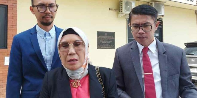 Hj Titis Rachmawati SH, kuasa hukum pelaku penganiyaan dokter koas di Palembang, Jumat (13/12/2024). Foto: Sumselheadline/Ela.