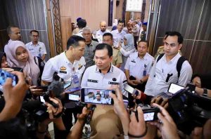 Pj Gubernur Sumsel, Elen Setiadi yang diwawancarai wartawan, Rabu (11/12/2024). Foto: Humas Pemprov Sumsel.