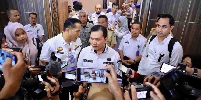 Pj Gubernur Sumsel, Elen Setiadi yang diwawancarai wartawan, Rabu (11/12/2024). Foto: Humas Pemprov Sumsel.