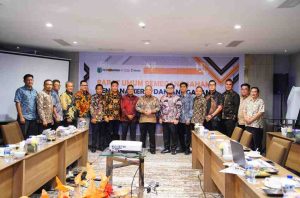 PJ Bupati Muba, Sandi Fahlepi hadir dalam Rapat Umum Pemegang Saham Luar Biasa (RUPS-LB) Rencana Kerja dan Anggaran (RKA) PT Petro Muba (Perseroda) Tahun Buku 2025, Senin (30/12/2024). Foto: Kominfo Muba.