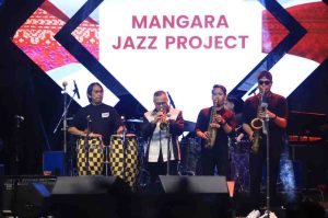 Salah satu pertunjukkan jazz saat pembukaan festival jazz di BKB Palembang, Sabtu (30/11/2024) malam. Foto: Humas Pemprov Sumsel.