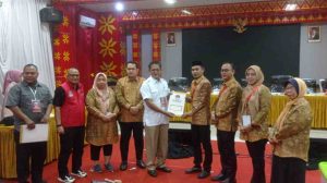 Komisi Pemilihan Umum (KPU) Kota Palembang telah menyelesaikan rekapitulasi perhitungan suara Pilkada 2024, Kamis (5/12/2024), dini hari pukul 00.33 WIB. Foto: Sumselheadline/Pitria.