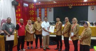 Komisi Pemilihan Umum (KPU) Kota Palembang telah menyelesaikan rekapitulasi perhitungan suara Pilkada 2024, Kamis (5/12/2024), dini hari pukul 00.33 WIB. Foto: Sumselheadline/Pitria.