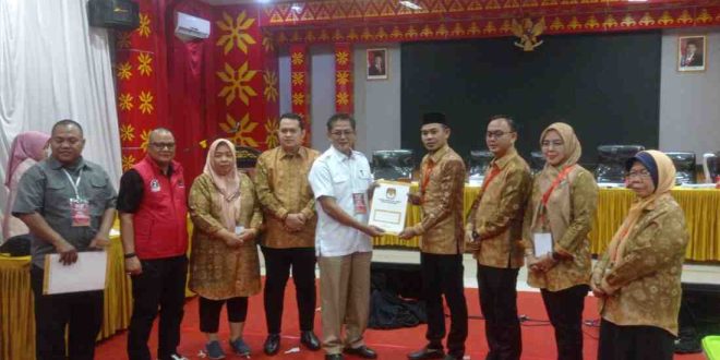 Komisi Pemilihan Umum (KPU) Kota Palembang telah menyelesaikan rekapitulasi perhitungan suara Pilkada 2024, Kamis (5/12/2024), dini hari pukul 00.33 WIB. Foto: Sumselheadline/Pitria.
