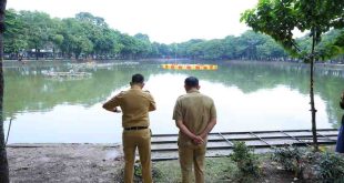 Penjabat Walikota Palembang, Dr Cheka Virgowansyah saat meninjau Kambang Iwak, Selasa (24/12/2024). Foto: Kominfo Palembang.