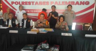 JJ, salah satu pelaku pemalakan sopir kendaraan di kawasan Macan Lindungan Palembang, Jumat (20/12/2024). Foto: Sumselheadline/Ela.