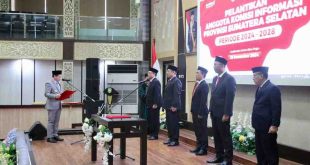 Lima anggota Komisi Informasi Sumsel dilantik oleh Pj Gubernur Sumsel, Eelen Setiadi, Senin (23/12/2024). Foto: Humas Pemprov Sumsel.